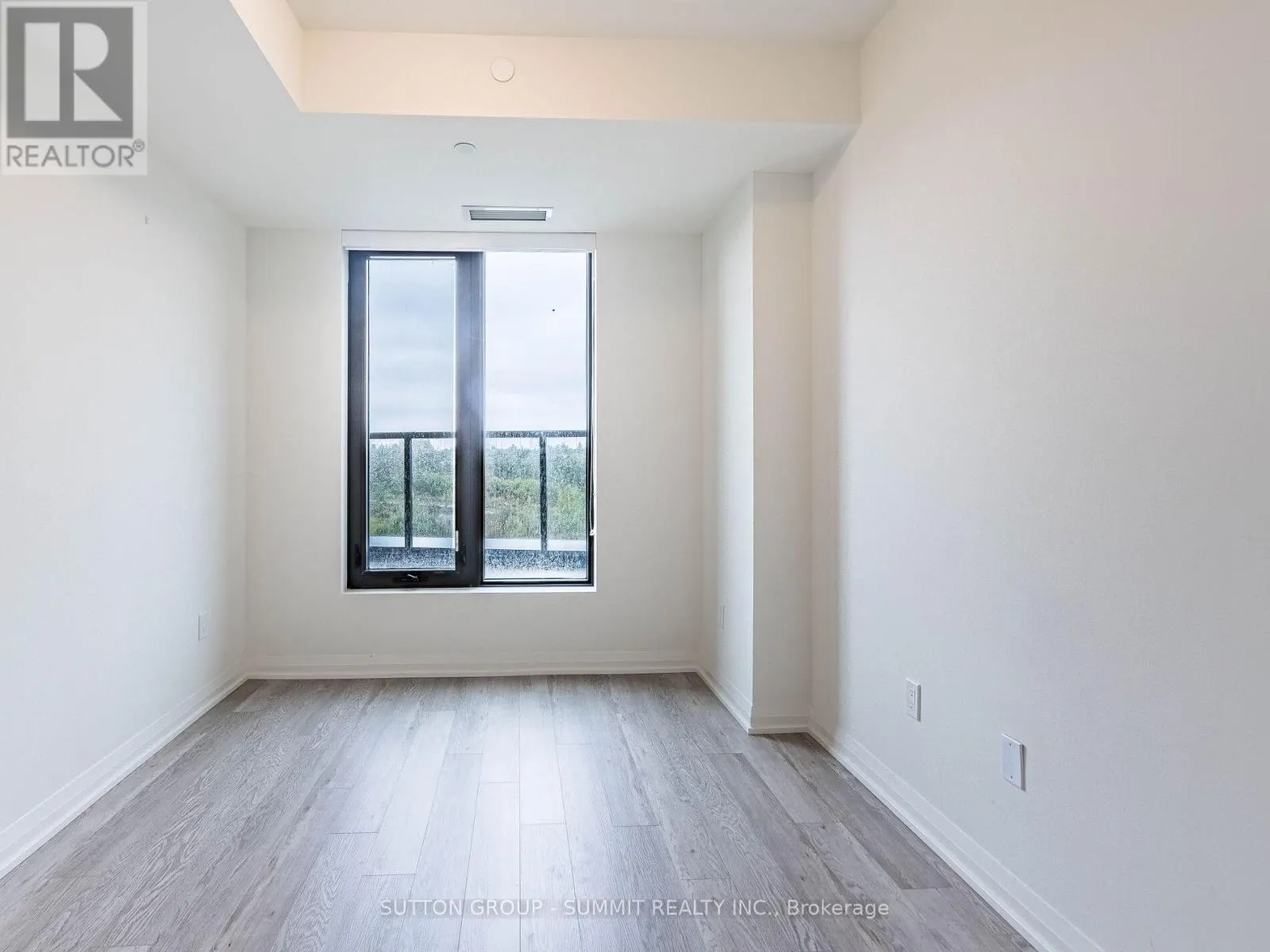 209 - 1415 DUNDAS STREET E