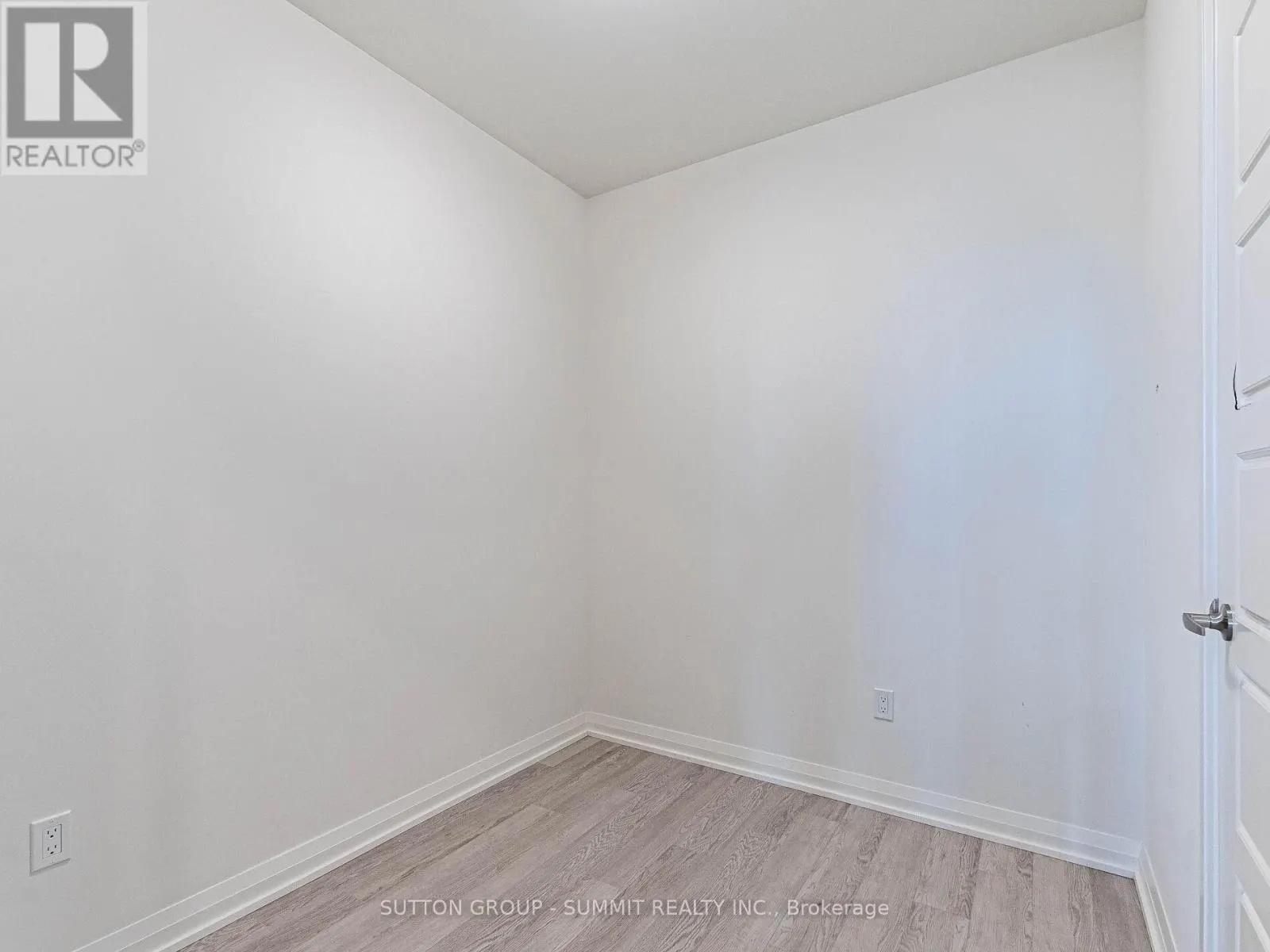 209 - 1415 DUNDAS STREET E