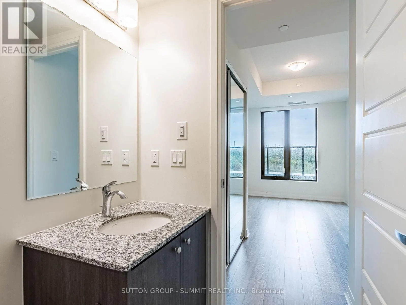 209 - 1415 DUNDAS STREET E
