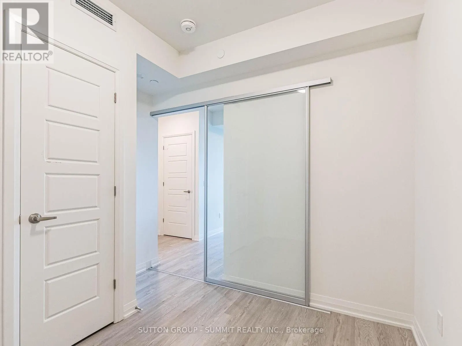 209 - 1415 DUNDAS STREET E
