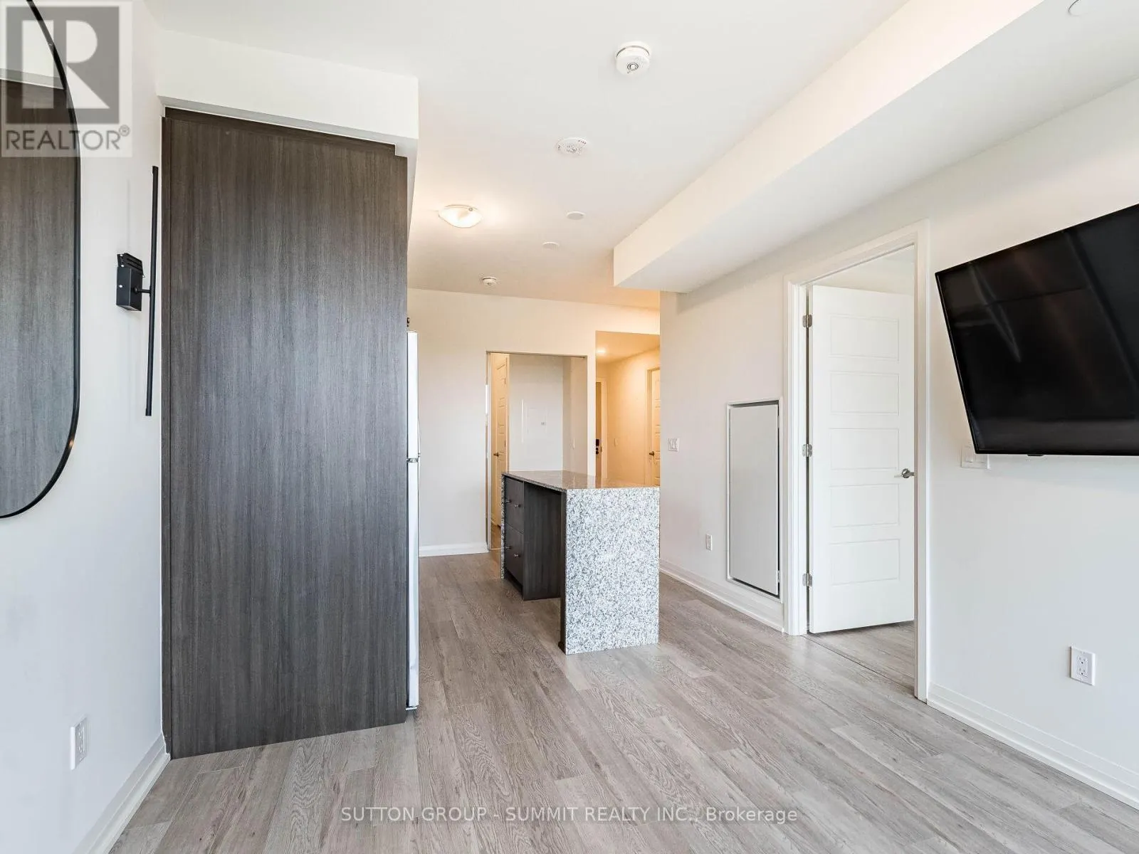 209 - 1415 DUNDAS STREET E