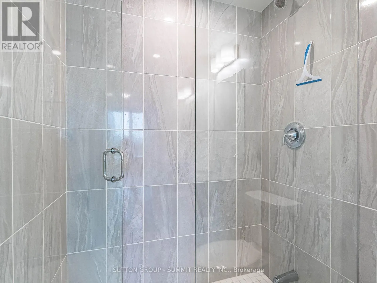 209 - 1415 DUNDAS STREET E