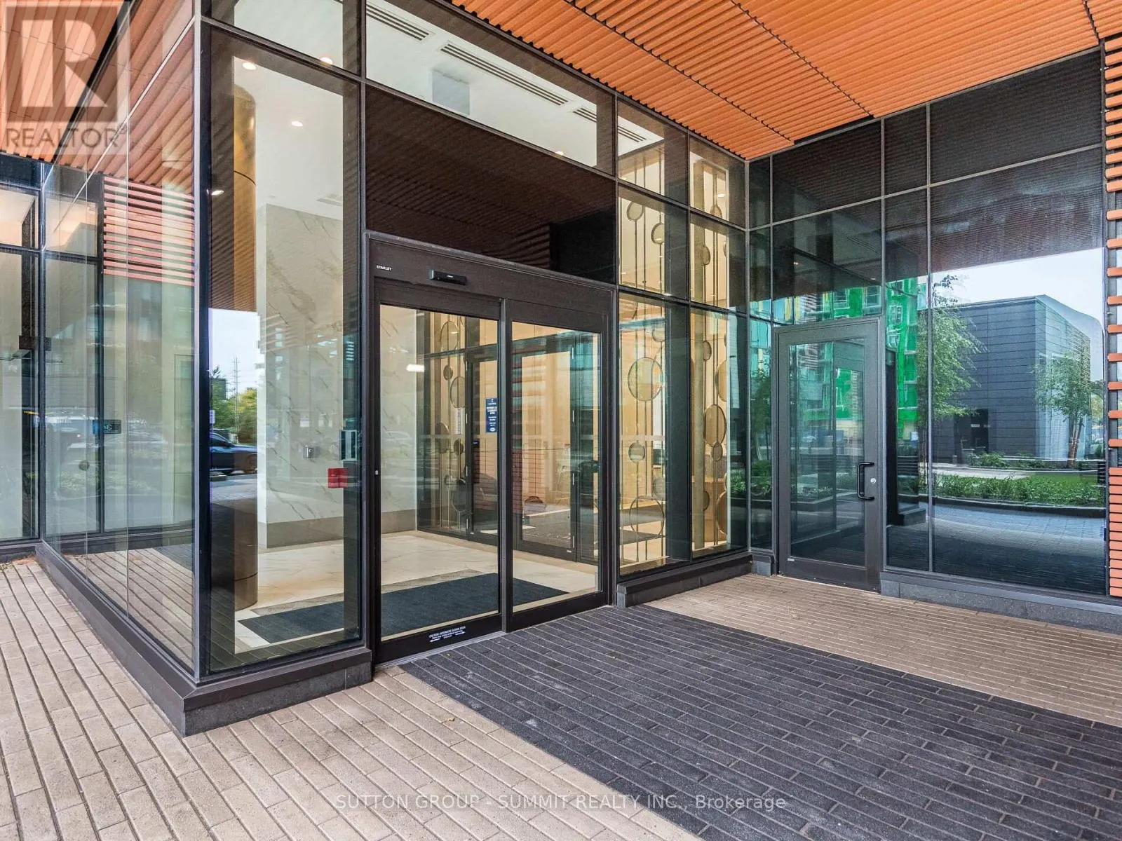 209 - 1415 DUNDAS STREET E