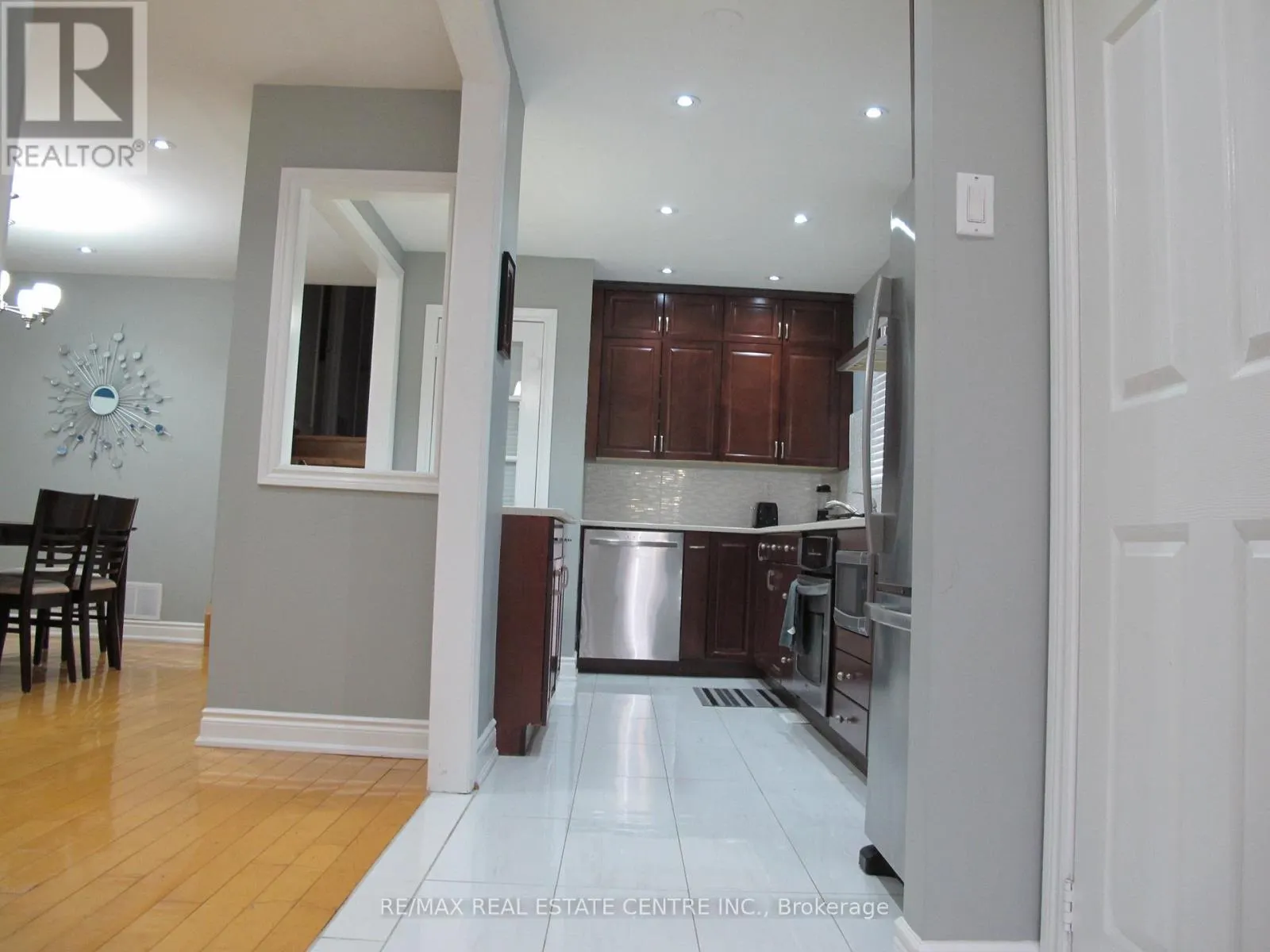 4695 EMPIRE(UPPER FLOOR) CRESCENT