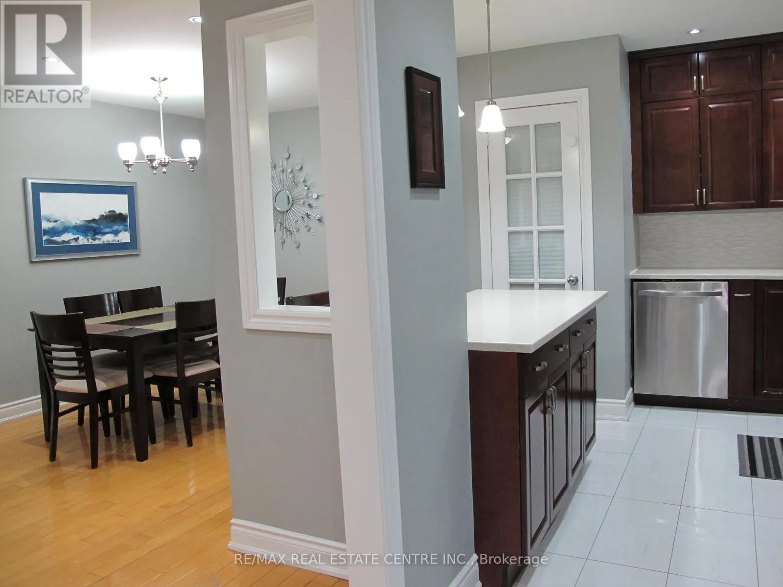 4695 EMPIRE(UPPER FLOOR) CRESCENT