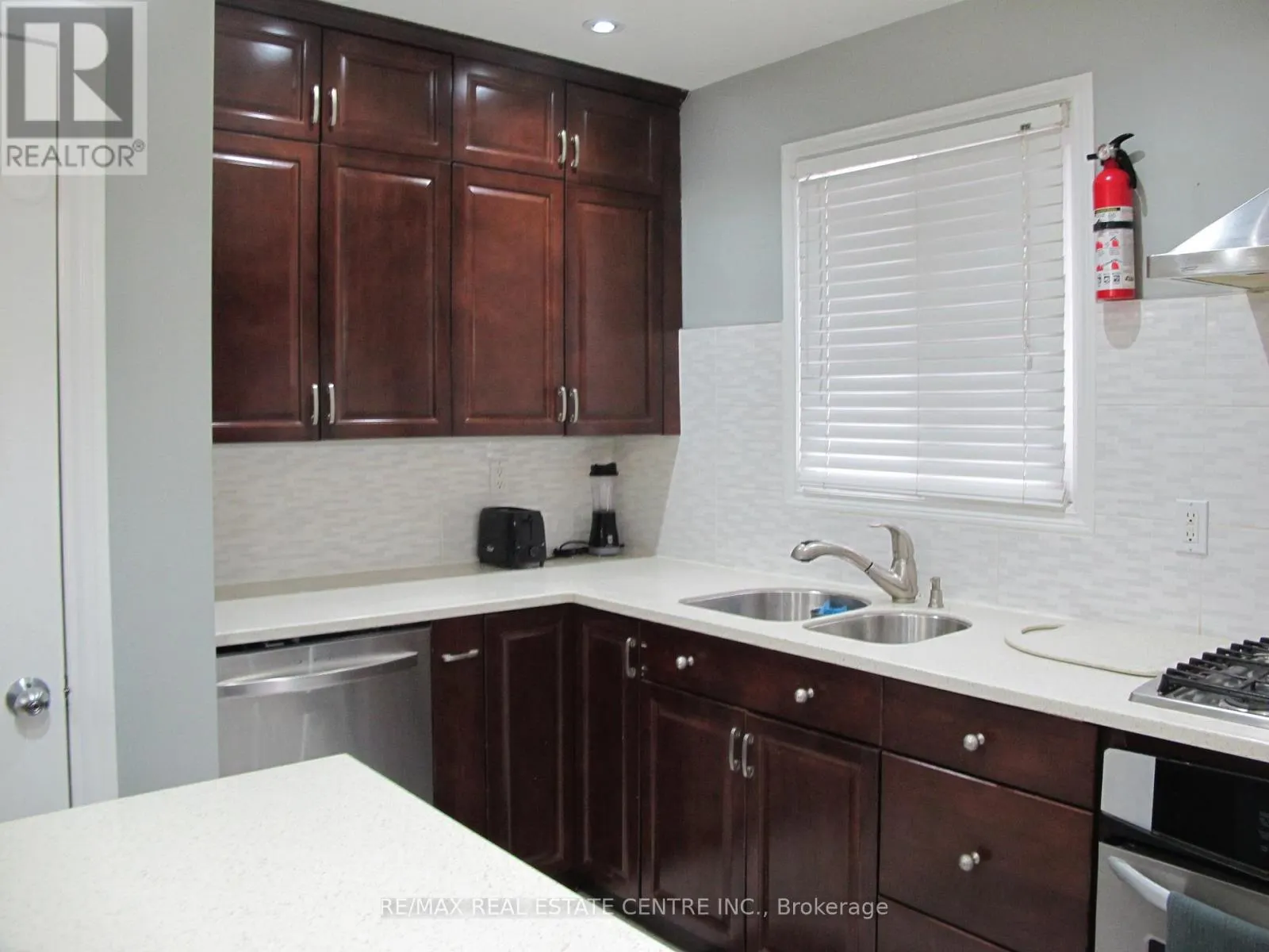 4695 EMPIRE(UPPER FLOOR) CRESCENT