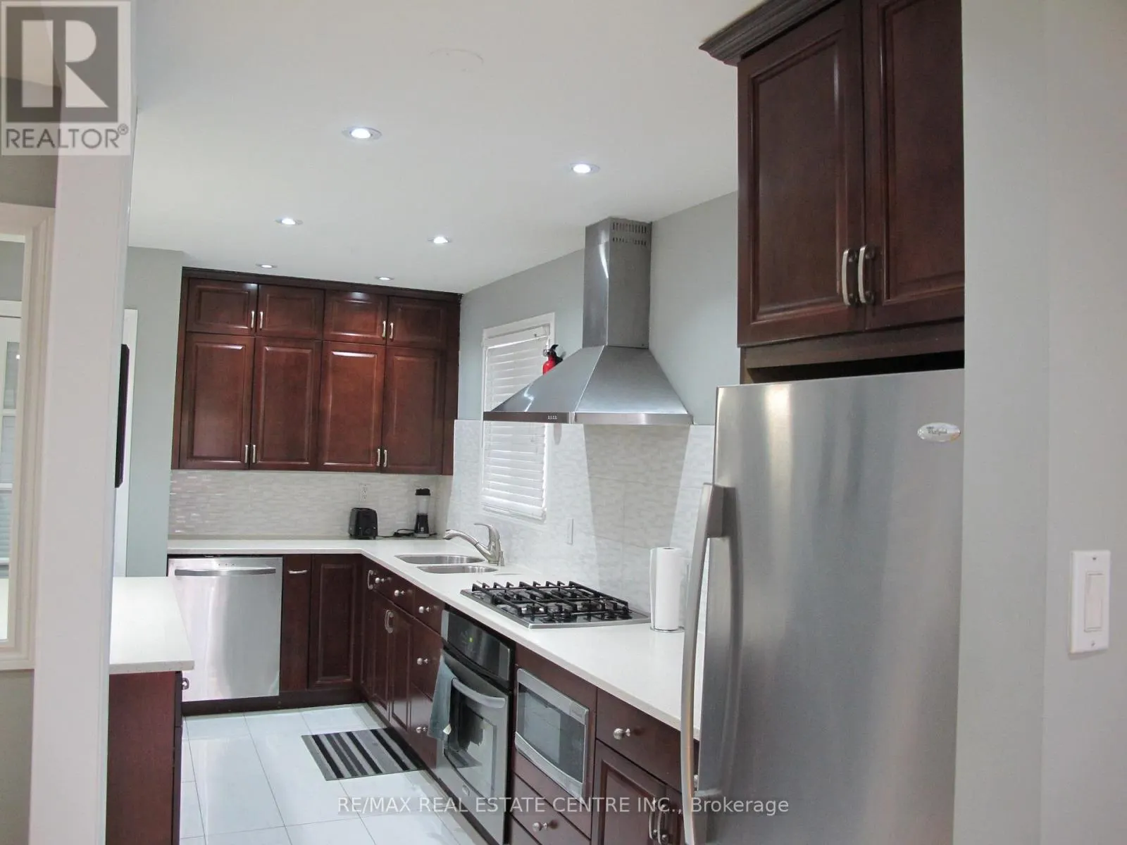 4695 EMPIRE(UPPER FLOOR) CRESCENT
