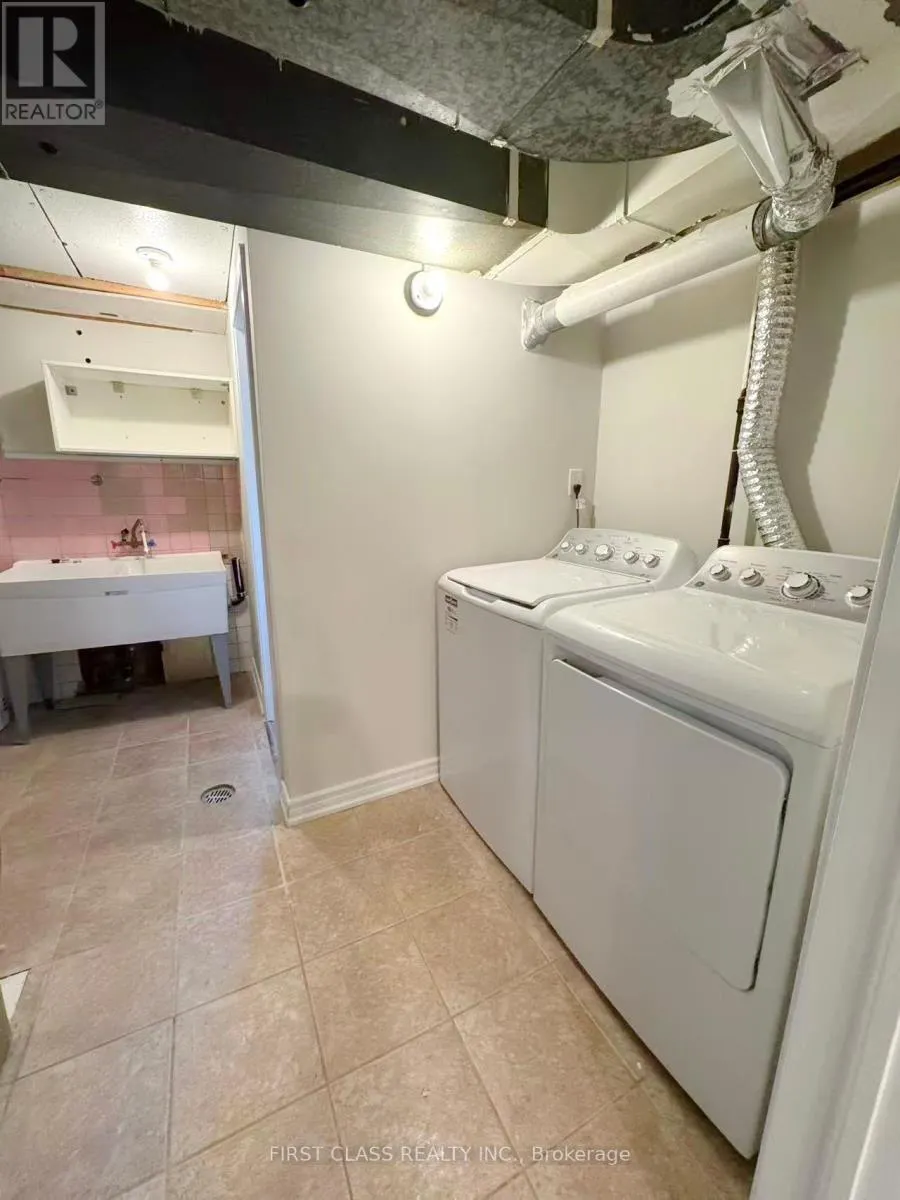 BASEMENT UNIT - 3277 CARDROSS ROAD