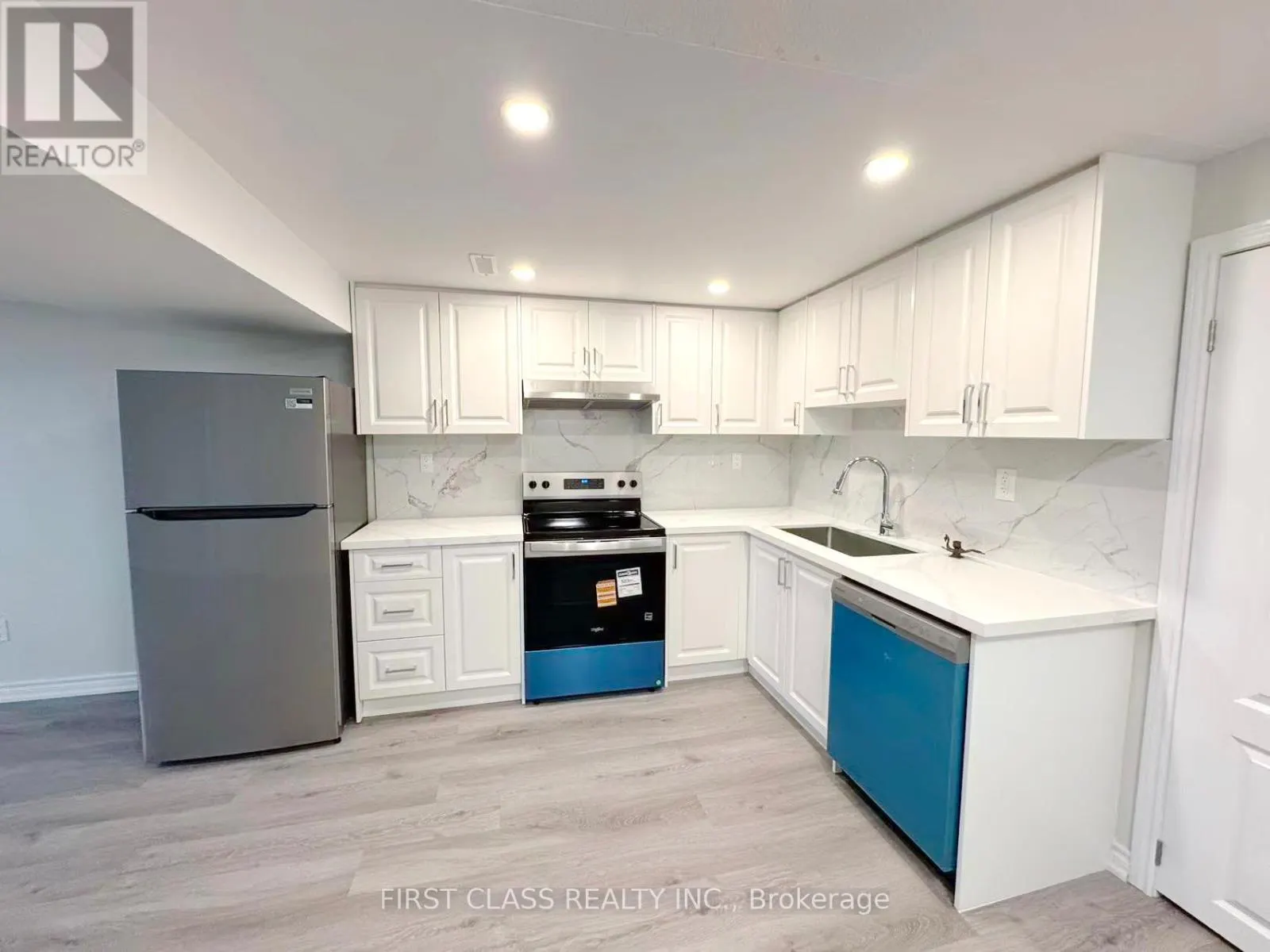 BASEMENT UNIT - 3277 CARDROSS ROAD