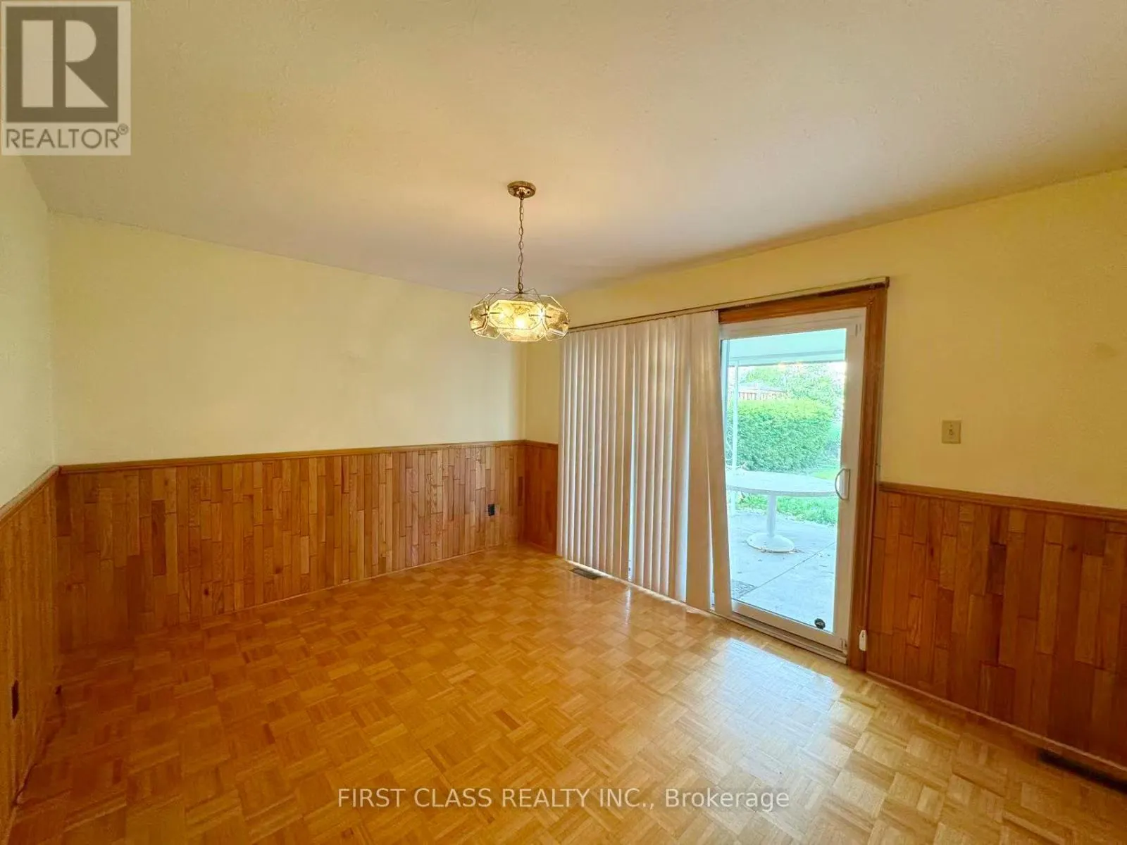 BASEMENT UNIT - 3277 CARDROSS ROAD