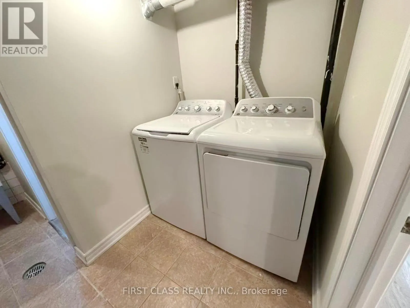 BASEMENT UNIT - 3277 CARDROSS ROAD