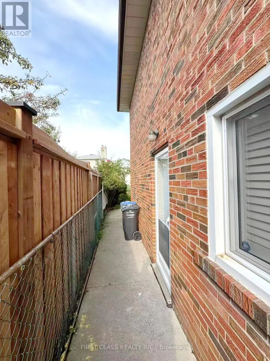 BASEMENT UNIT - 3277 CARDROSS ROAD
