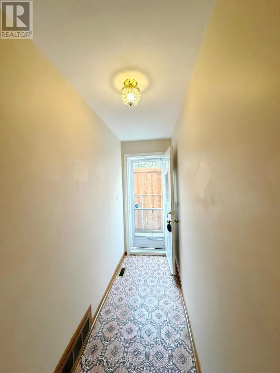BASEMENT UNIT - 3277 CARDROSS ROAD