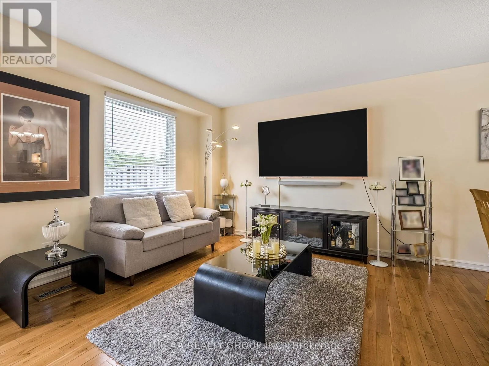 33 - 33 GUILDFORD CRESCENT
