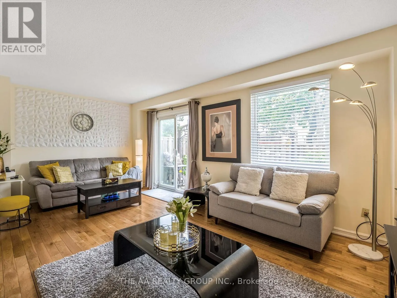 33 - 33 GUILDFORD CRESCENT