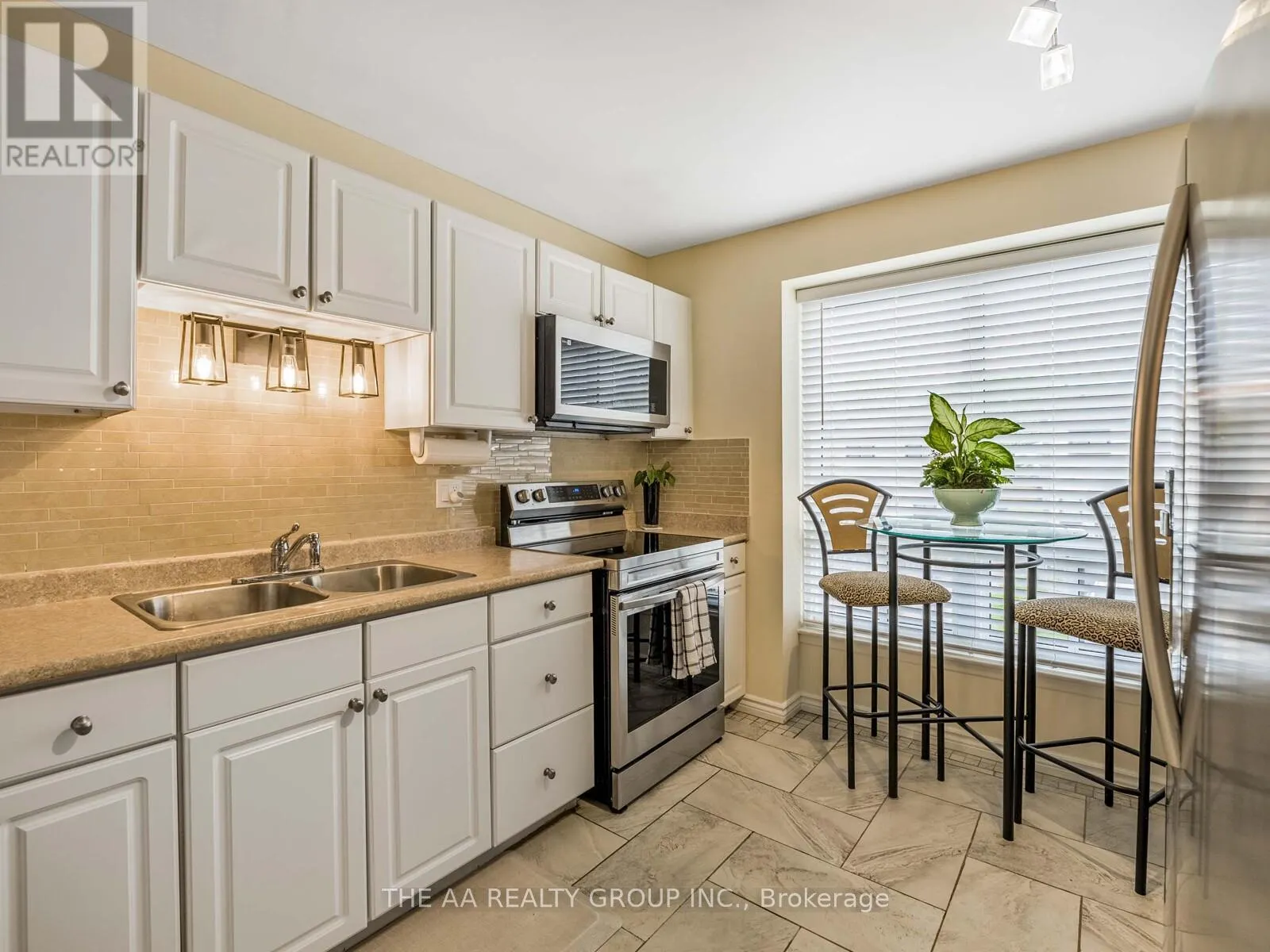 33 - 33 GUILDFORD CRESCENT