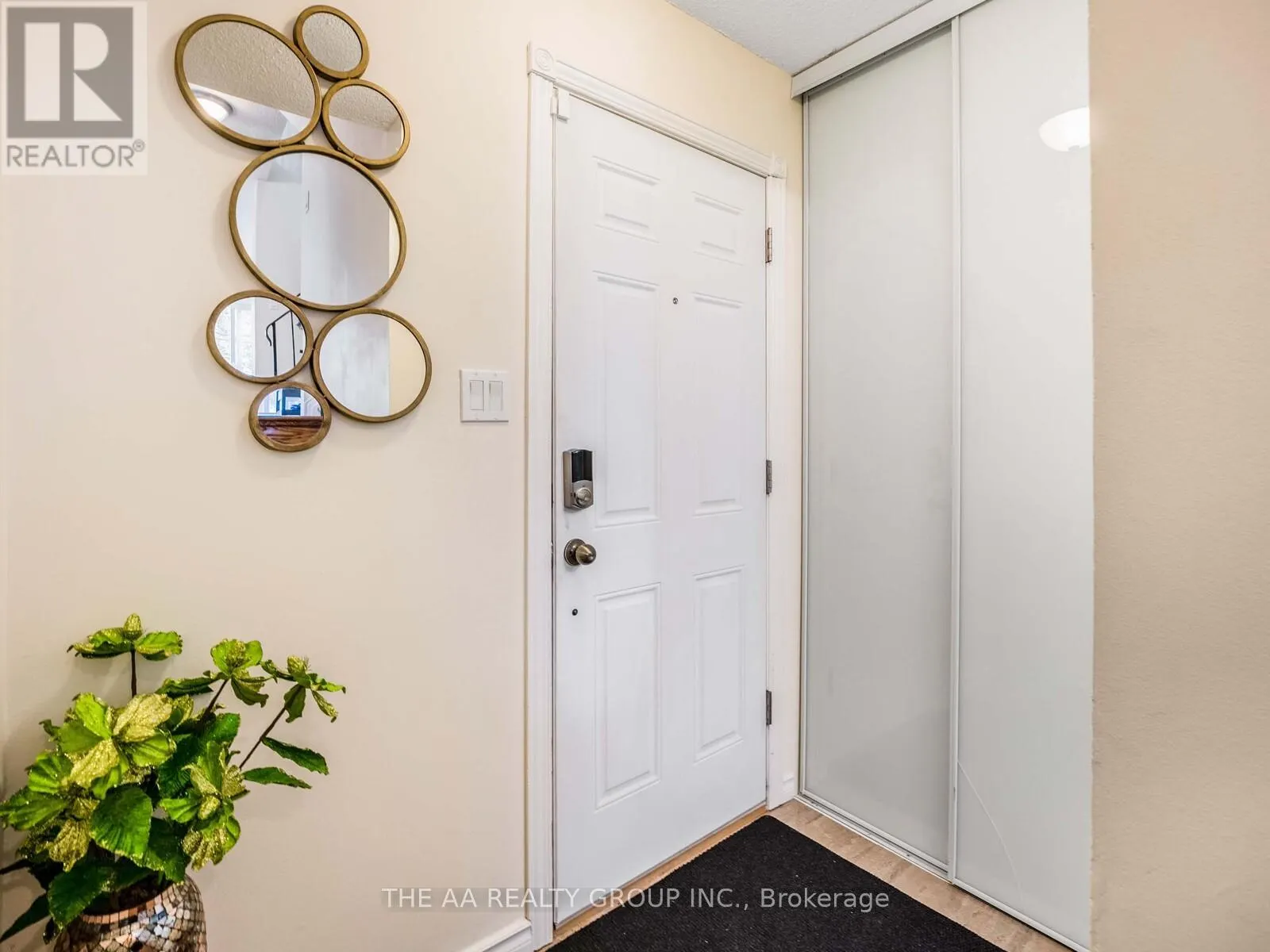33 - 33 GUILDFORD CRESCENT