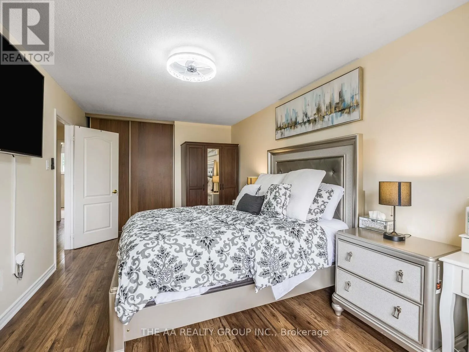 33 - 33 GUILDFORD CRESCENT