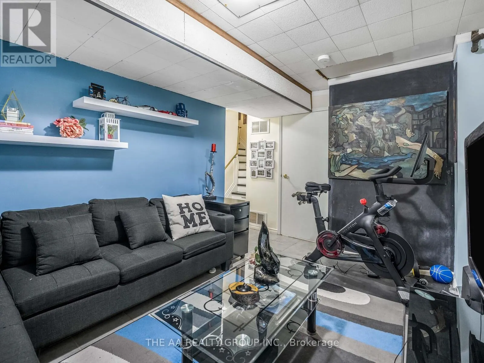 33 - 33 GUILDFORD CRESCENT