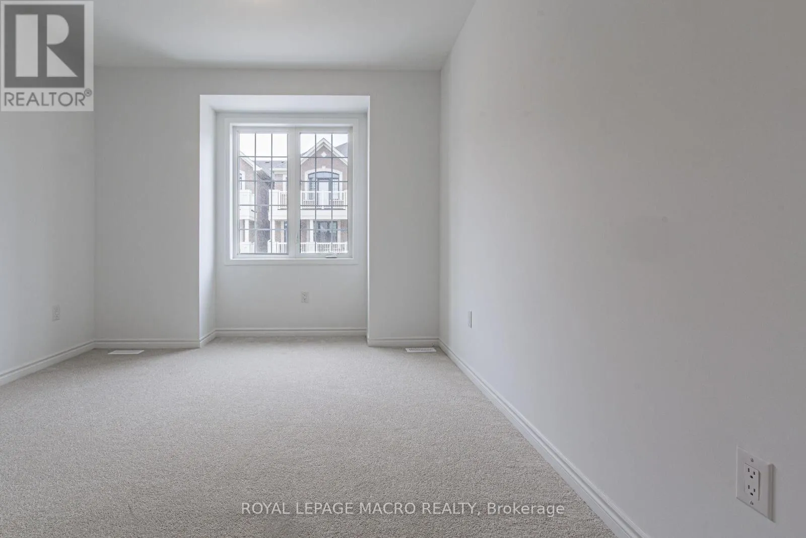 1832 THAMES CIRCLE