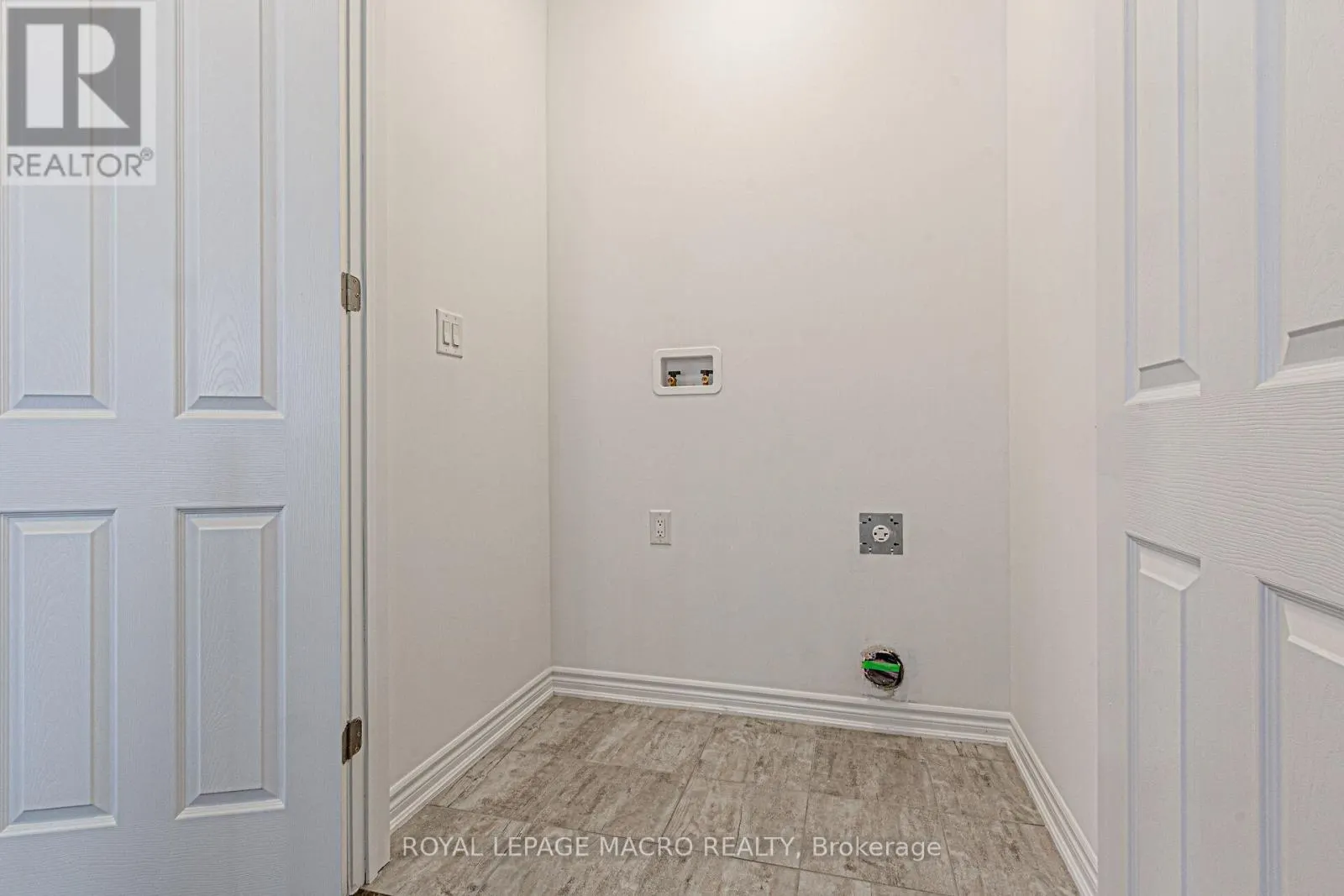 1832 THAMES CIRCLE