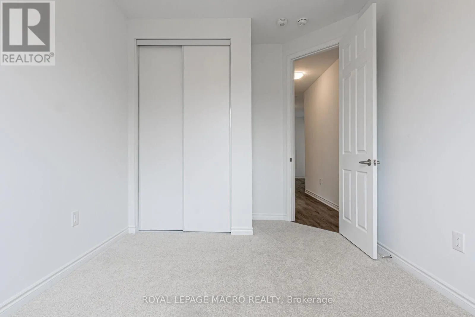 1832 THAMES CIRCLE
