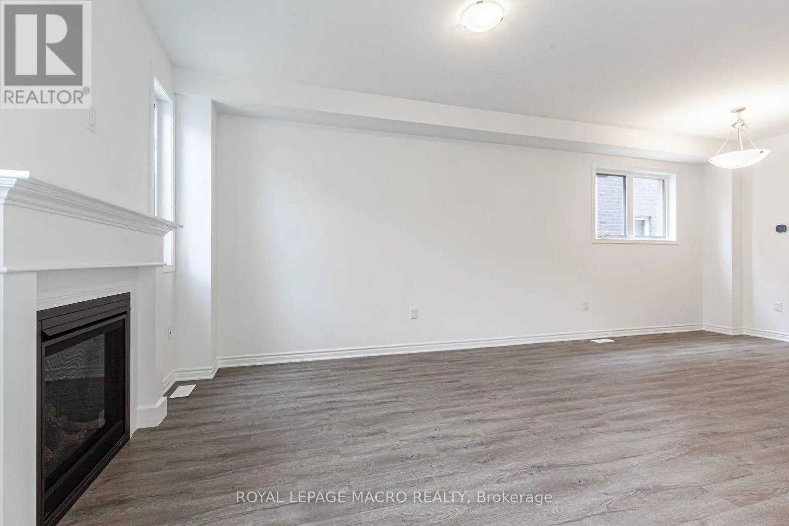 1832 THAMES CIRCLE