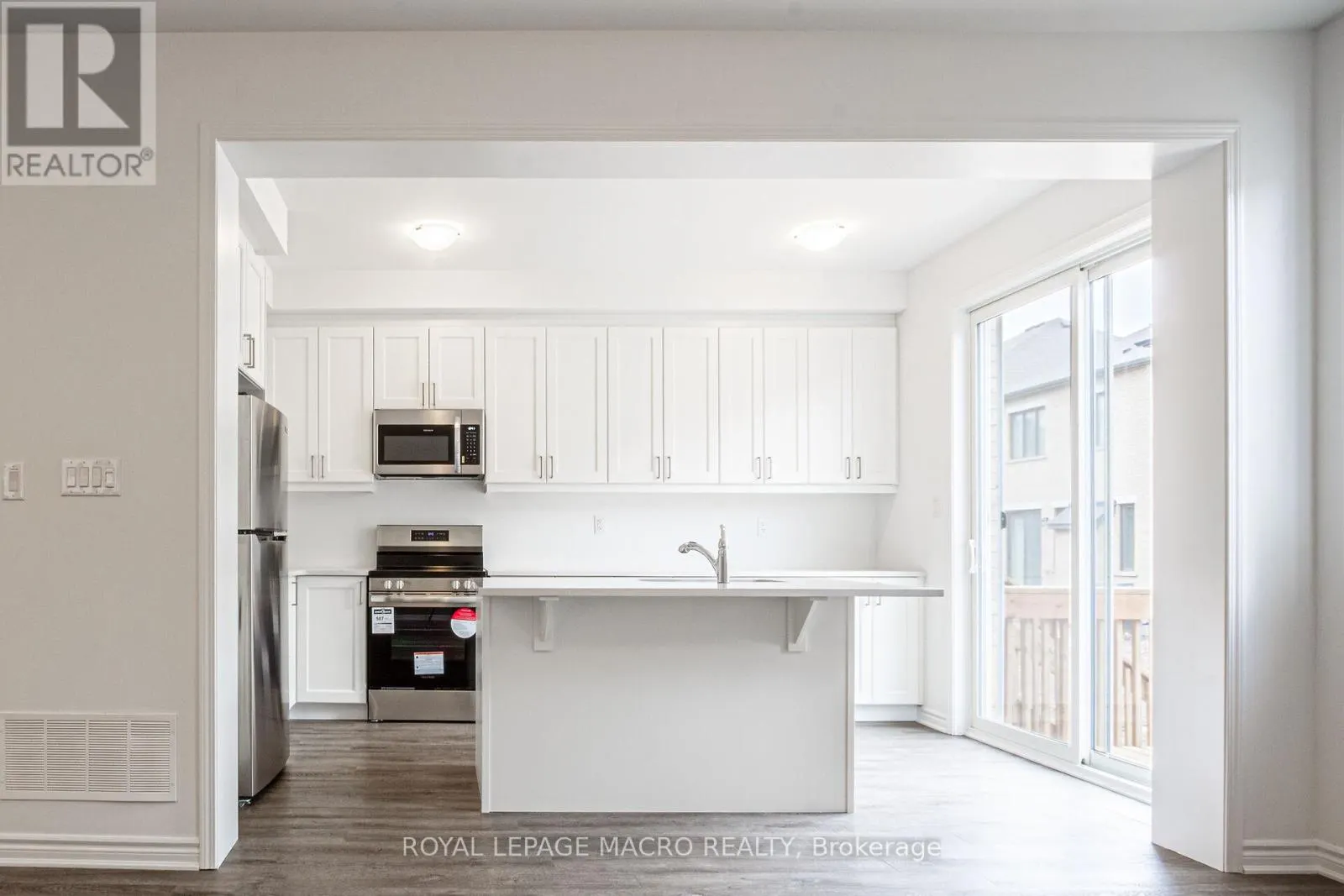 1832 THAMES CIRCLE