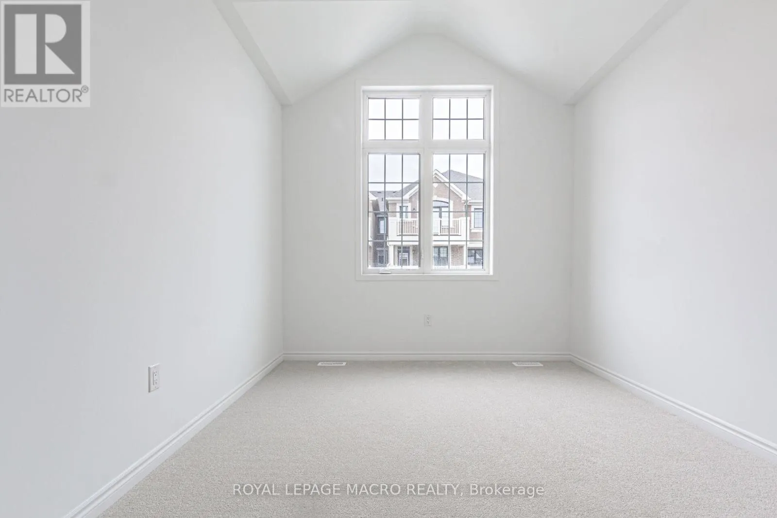 1832 THAMES CIRCLE