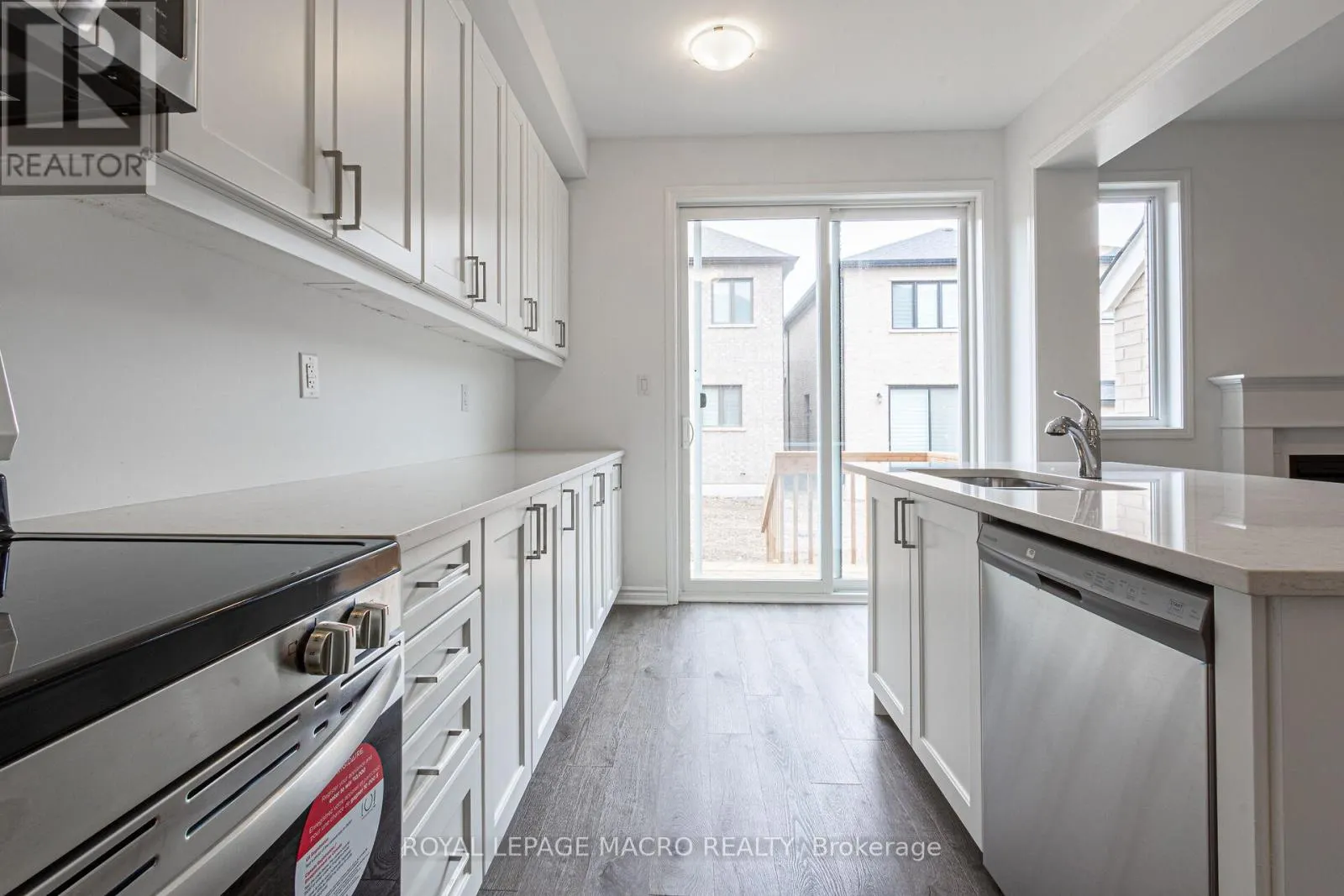 1832 THAMES CIRCLE