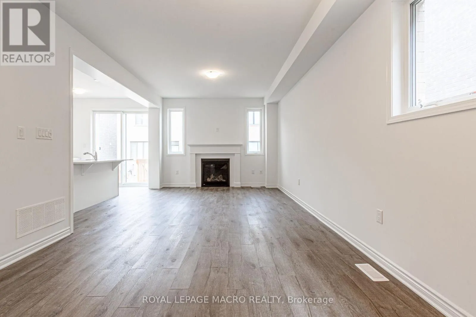 1832 THAMES CIRCLE