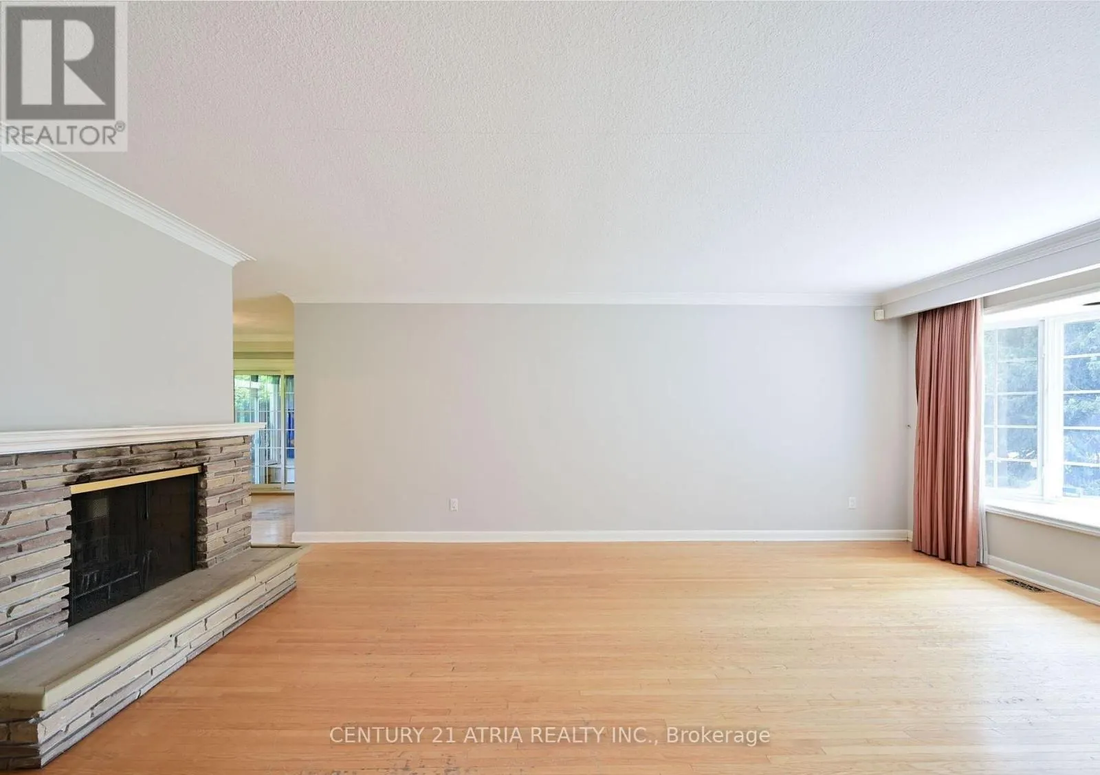 UPPER LEVEL - 1441 CLARKSON ROAD N