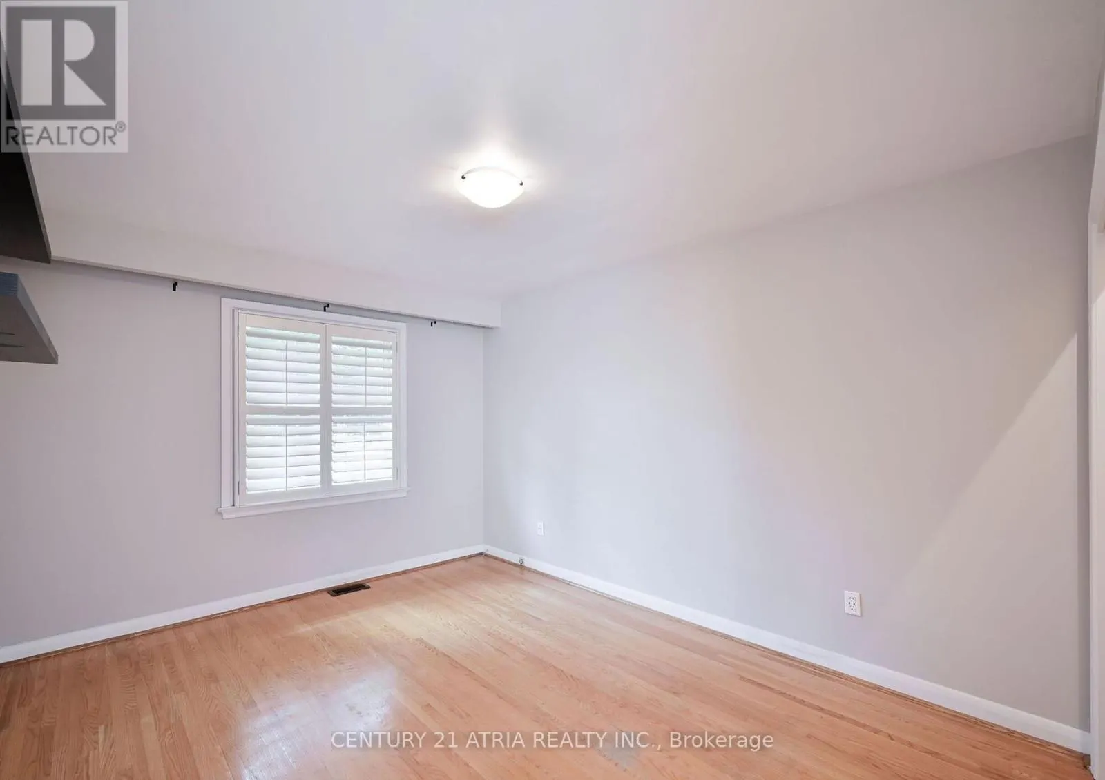 UPPER LEVEL - 1441 CLARKSON ROAD N