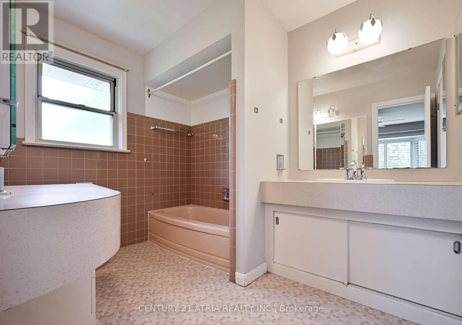 UPPER LEVEL - 1441 CLARKSON ROAD N