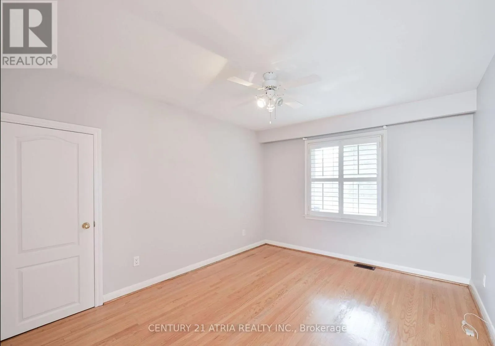 UPPER LEVEL - 1441 CLARKSON ROAD N
