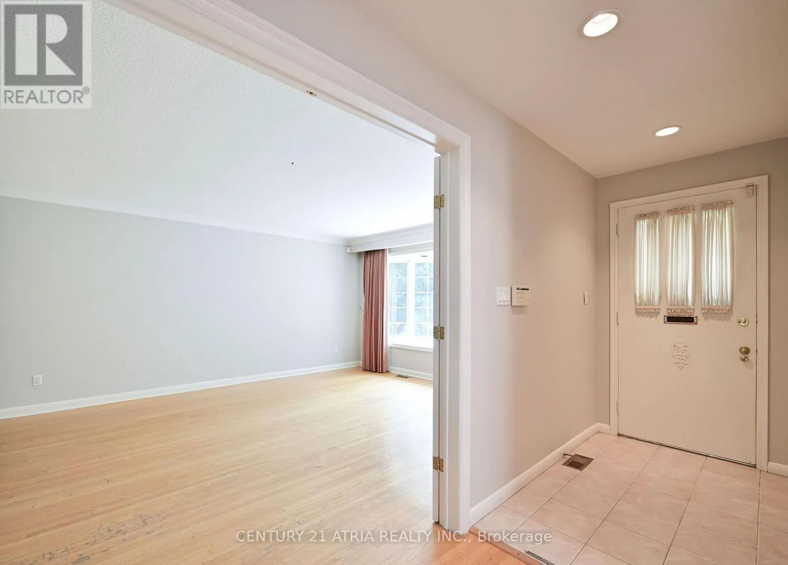 UPPER LEVEL - 1441 CLARKSON ROAD N