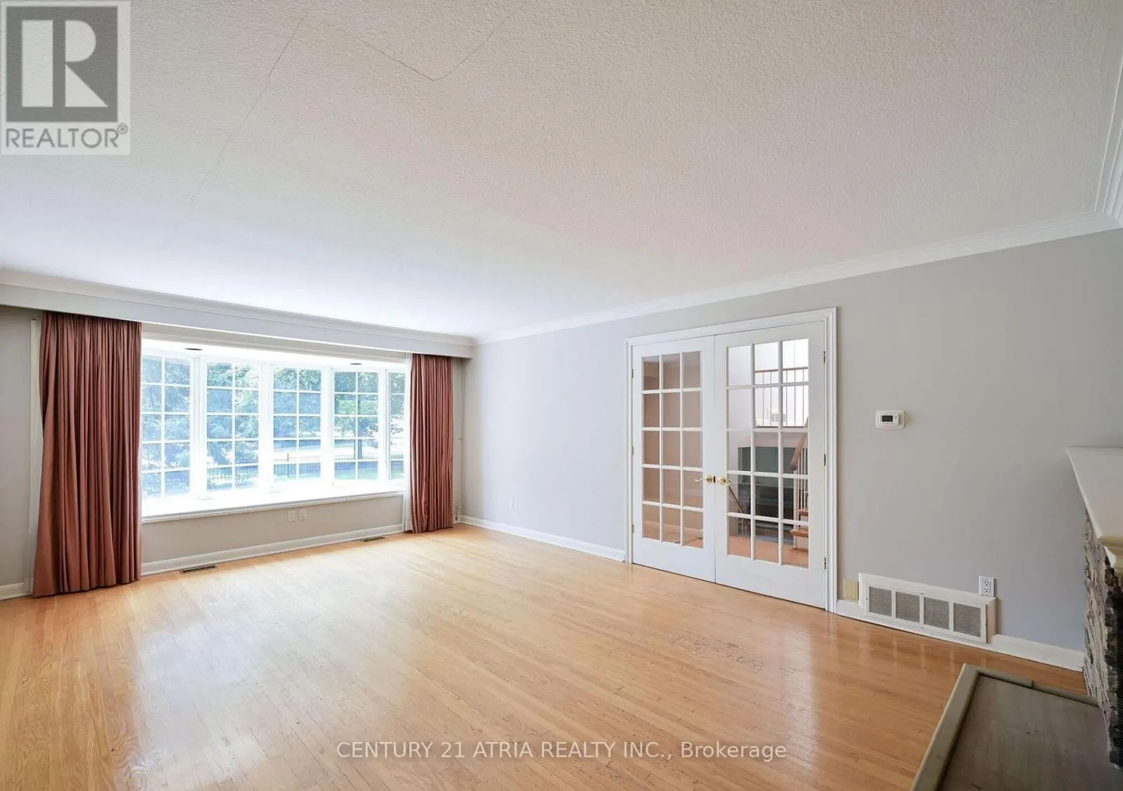 UPPER LEVEL - 1441 CLARKSON ROAD N