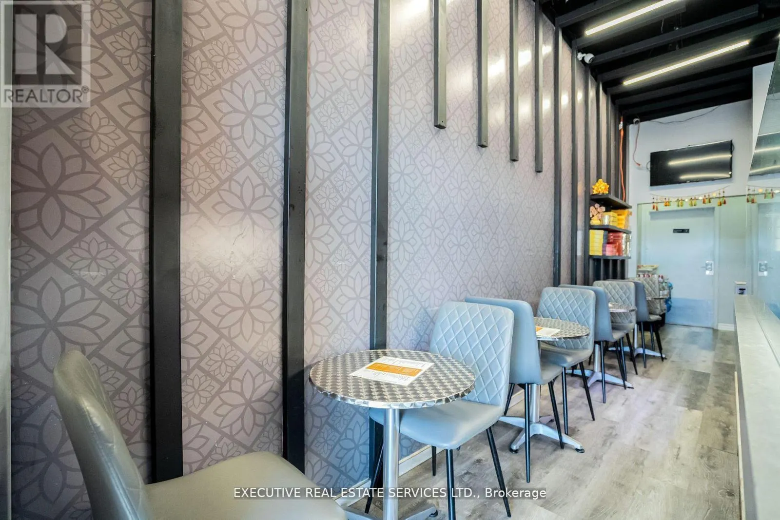 7 - 478 DUNDAS STREET W