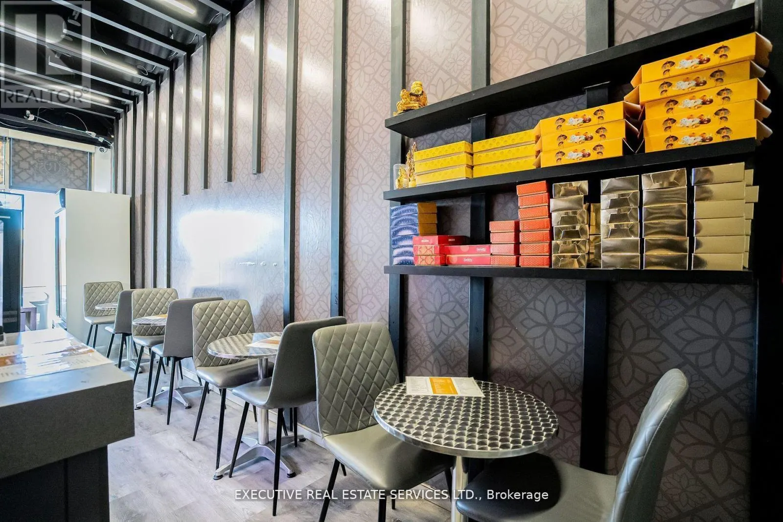 7 - 478 DUNDAS STREET W