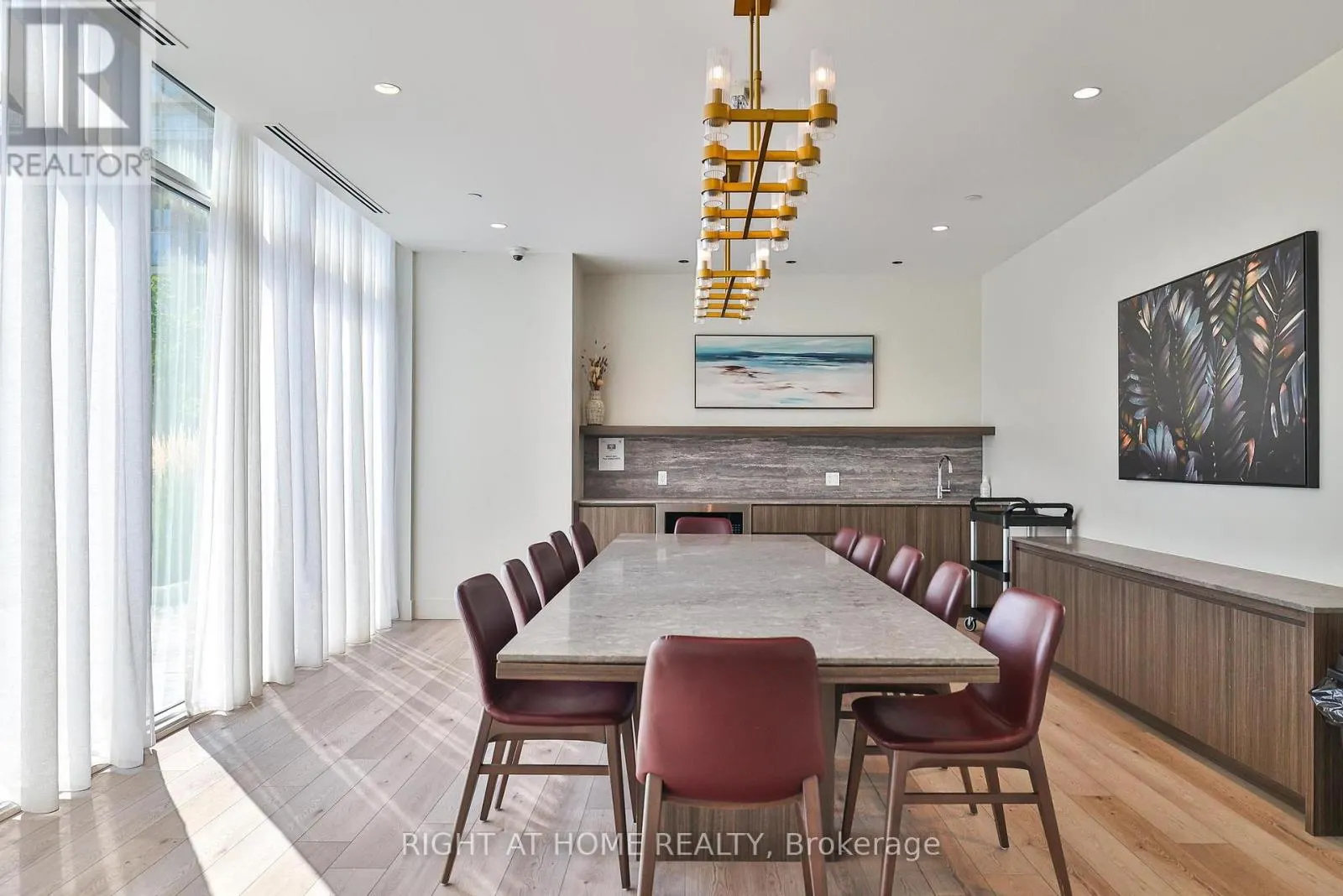 720 - 1787 ST CLAIR AVENUE