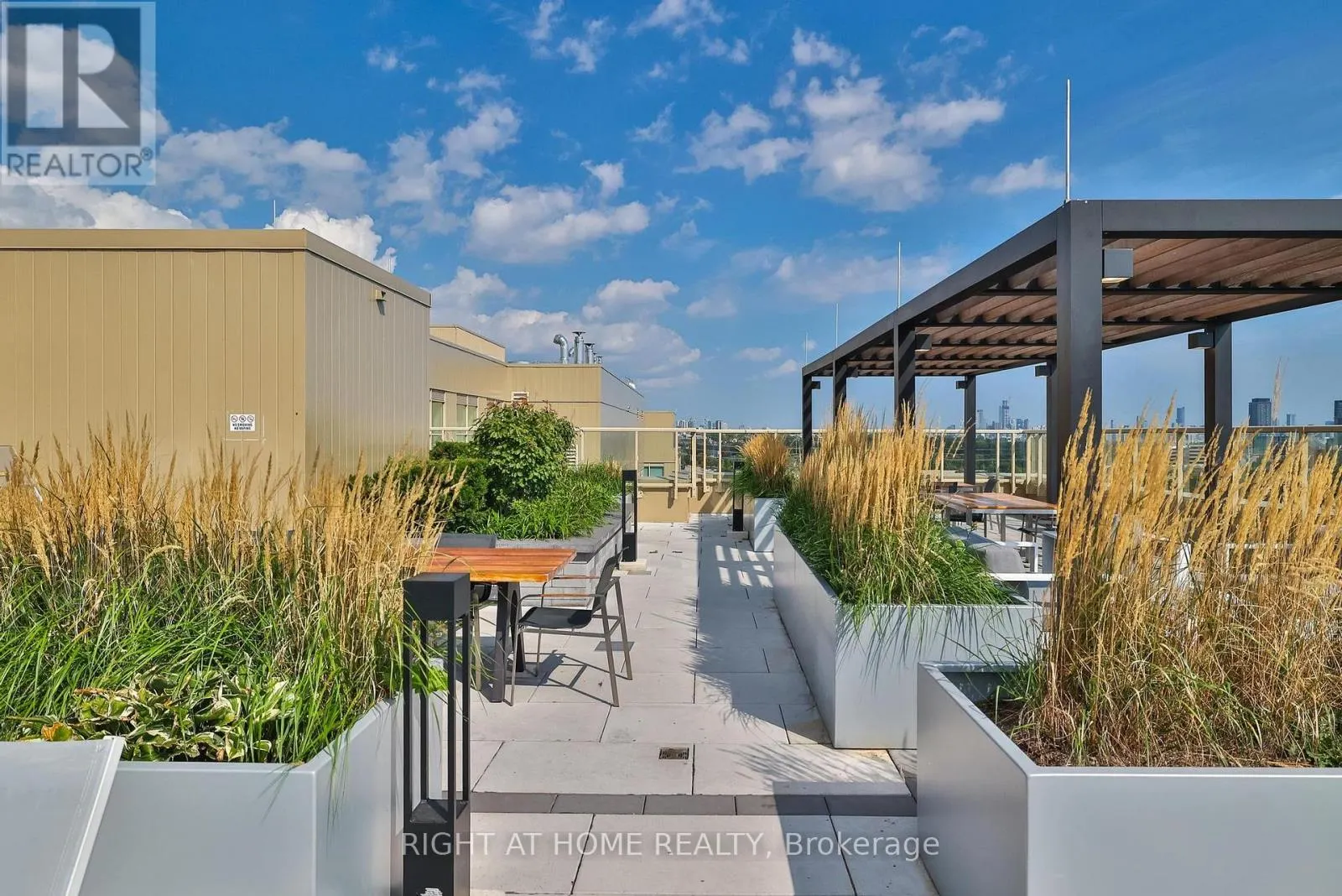 720 - 1787 ST CLAIR AVENUE