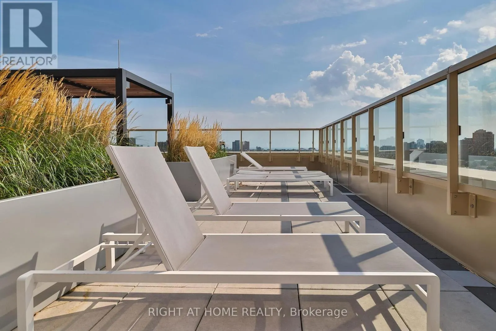 720 - 1787 ST CLAIR AVENUE
