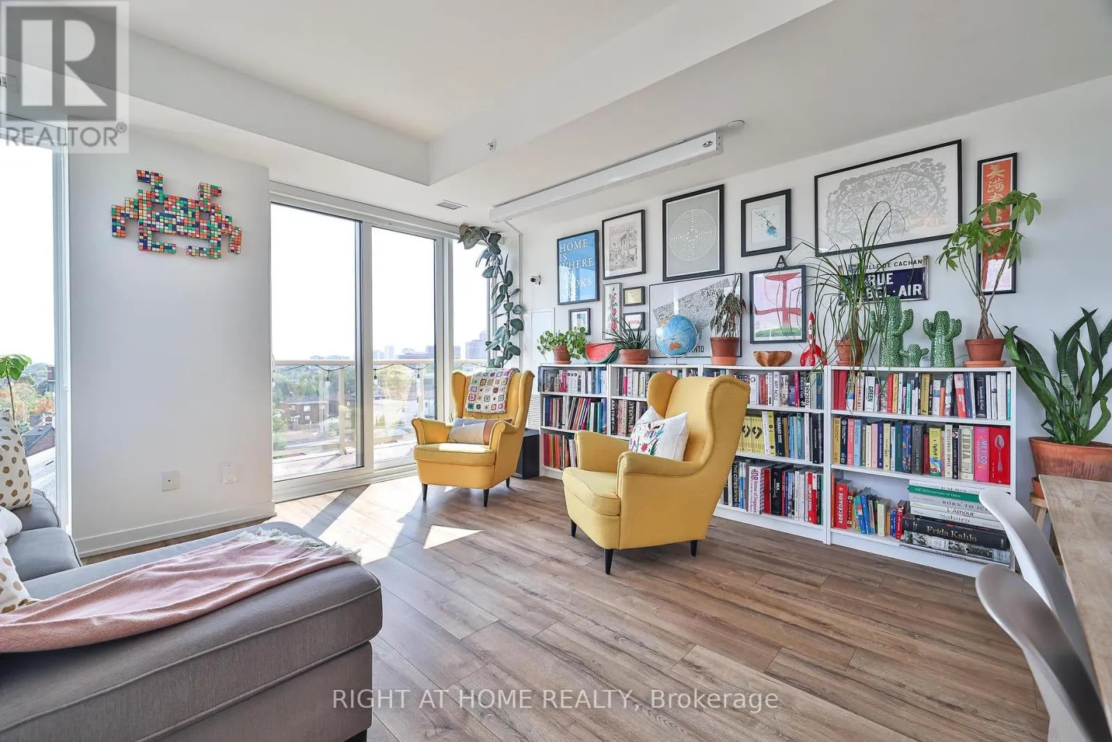 720 - 1787 ST CLAIR AVENUE