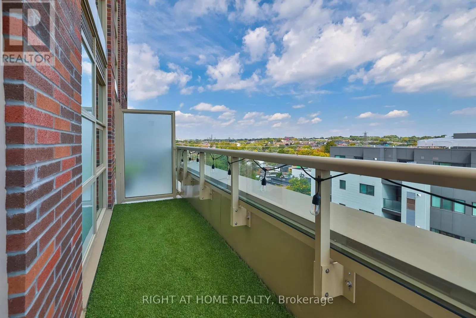 720 - 1787 ST CLAIR AVENUE