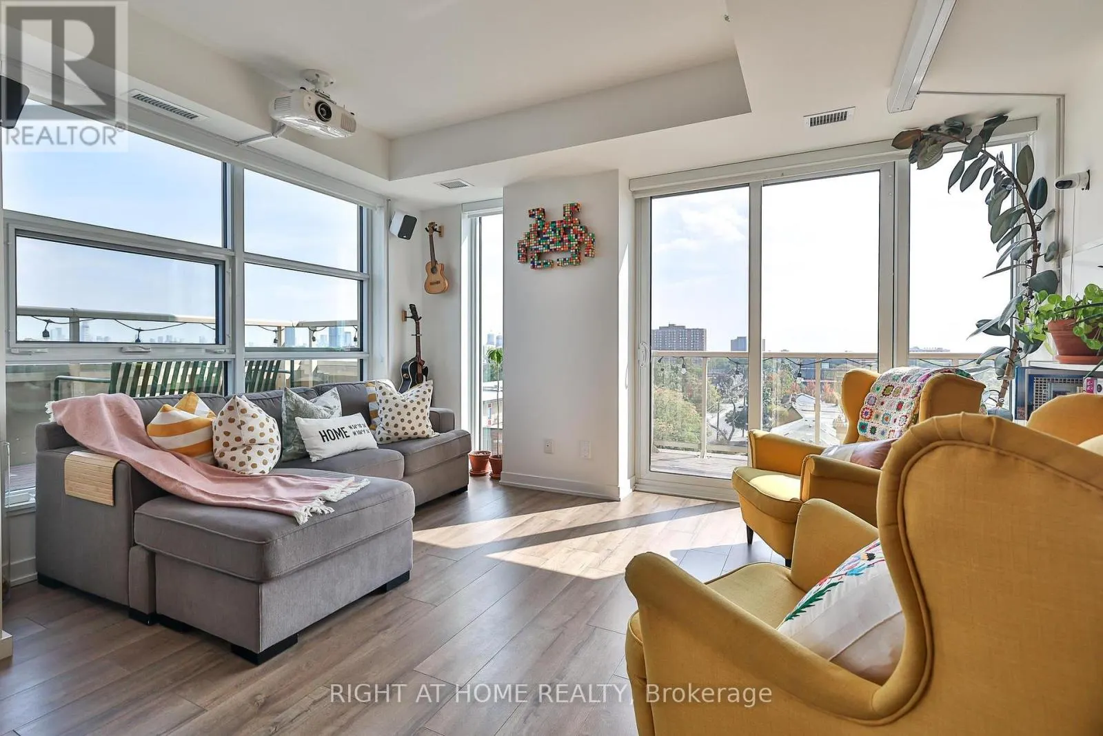 720 - 1787 ST CLAIR AVENUE