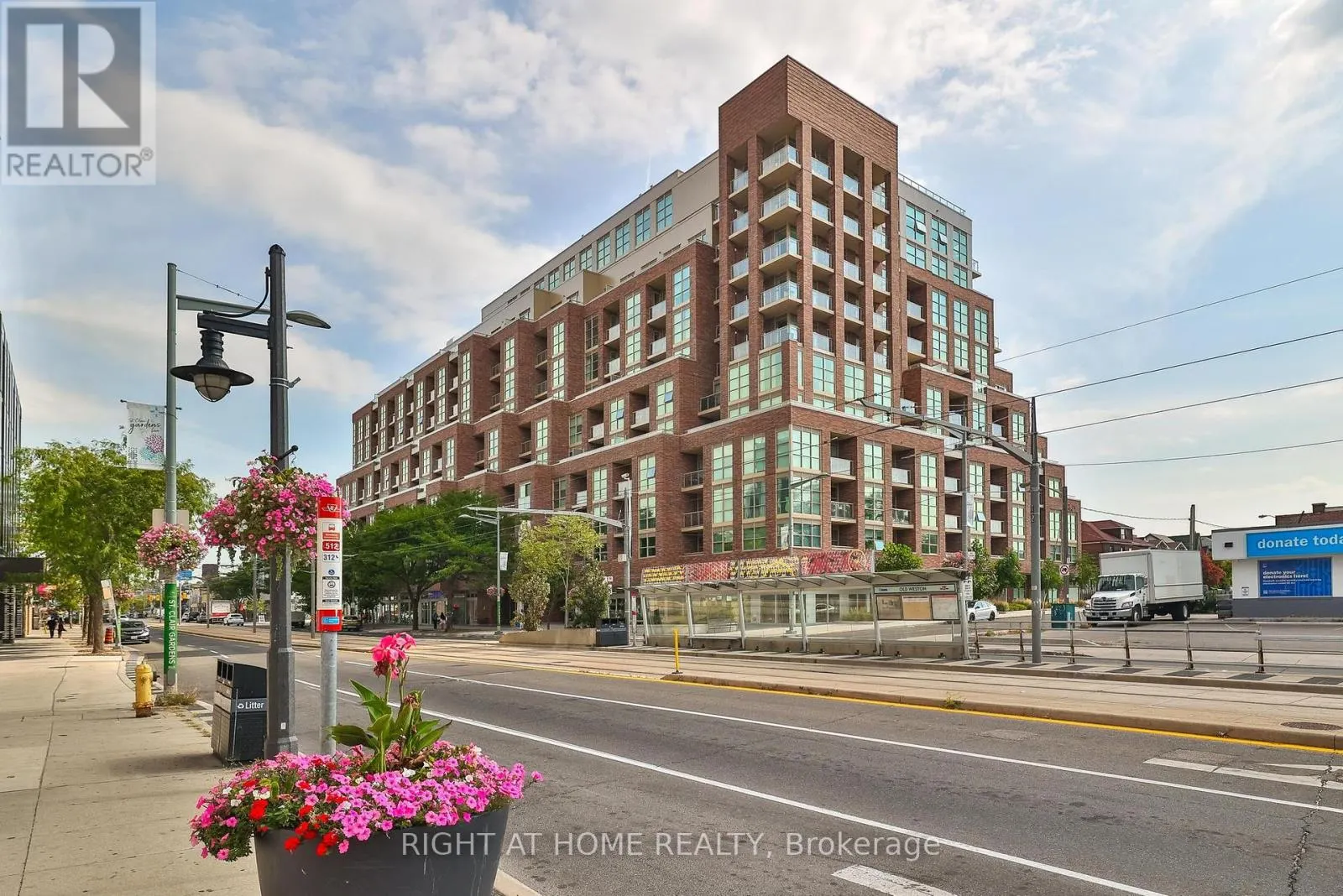720 - 1787 ST CLAIR AVENUE
