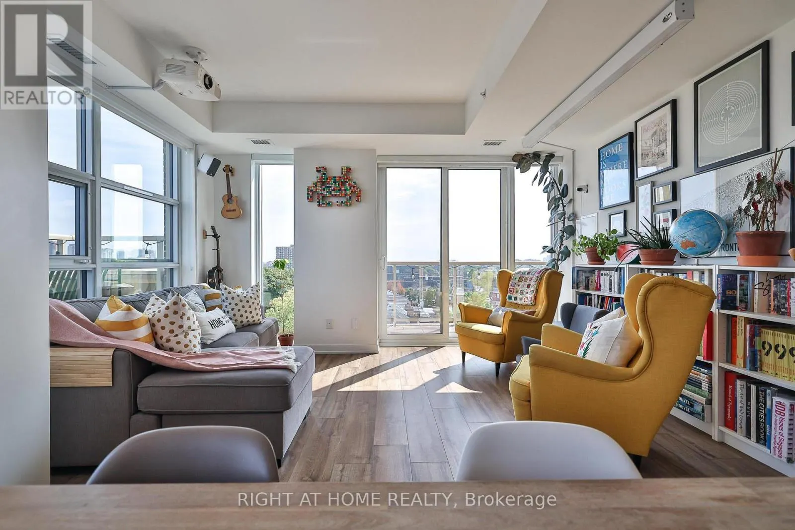 720 - 1787 ST CLAIR AVENUE