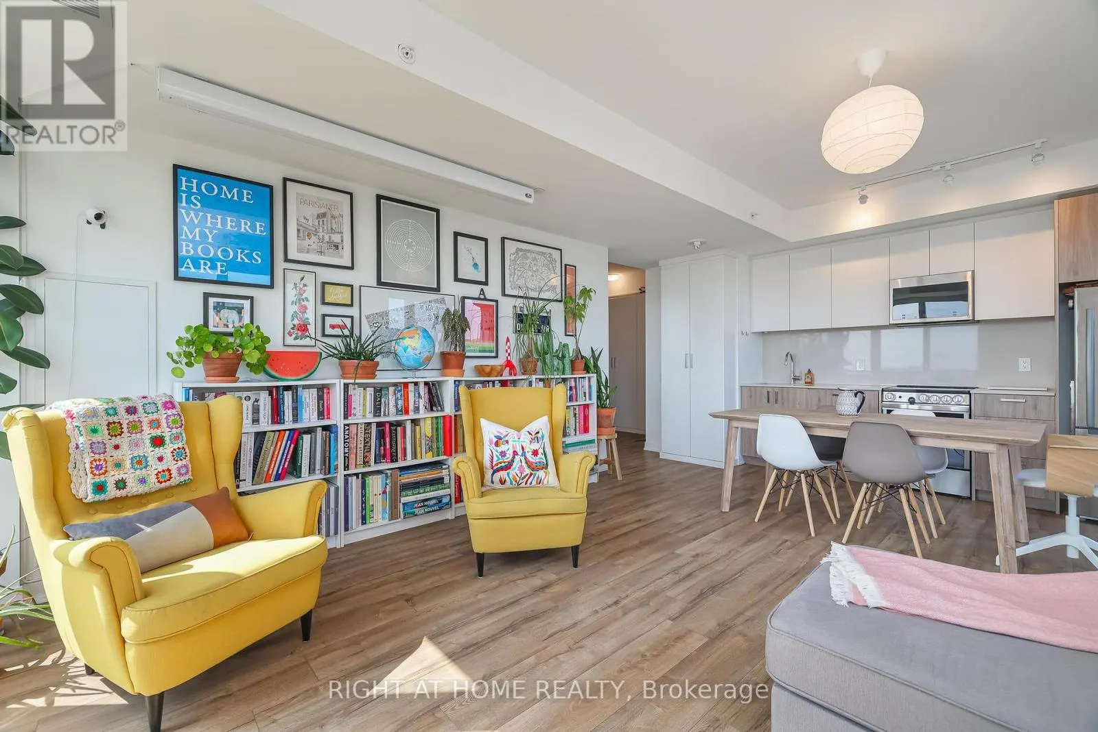 720 - 1787 ST CLAIR AVENUE