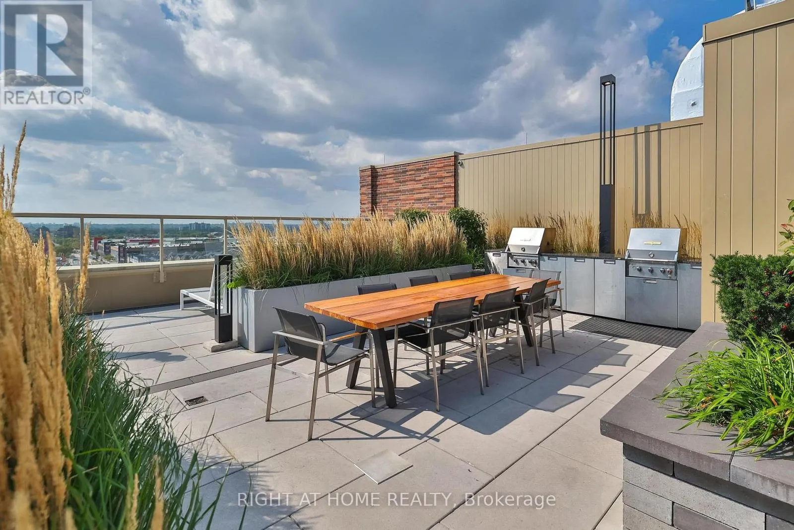 720 - 1787 ST CLAIR AVENUE