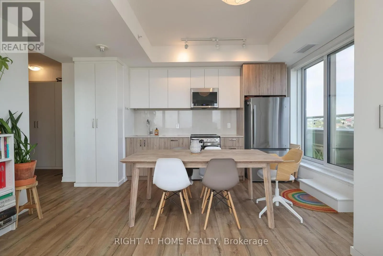 720 - 1787 ST CLAIR AVENUE
